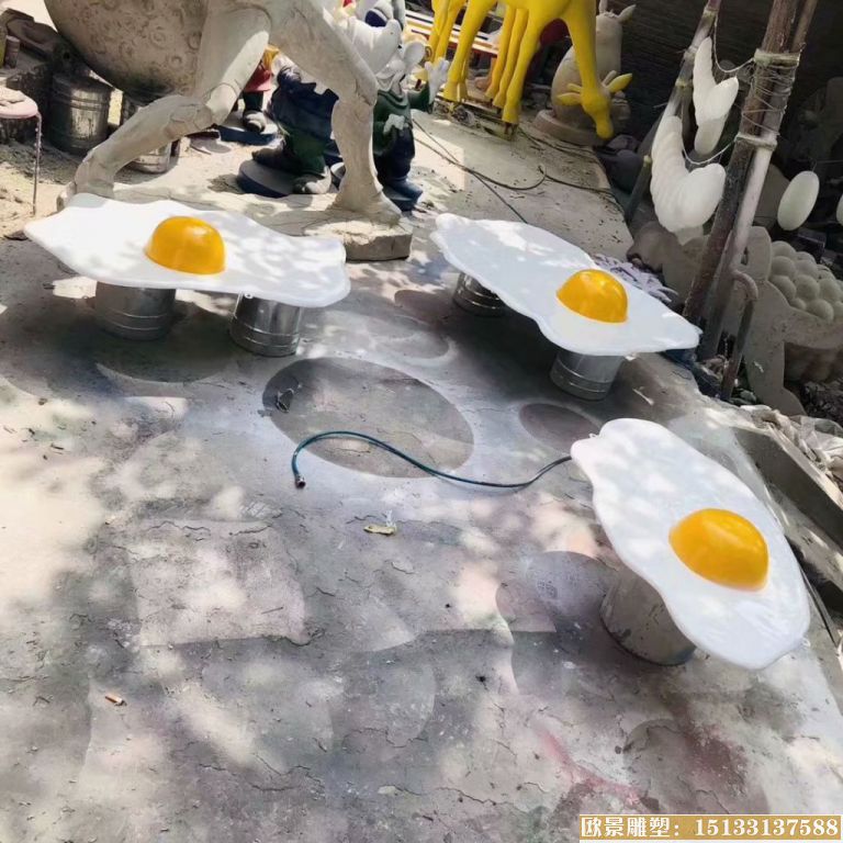 玻璃钢仿真鸡蛋雕塑，鸡蛋装饰品雕塑，室外鸡蛋雕塑